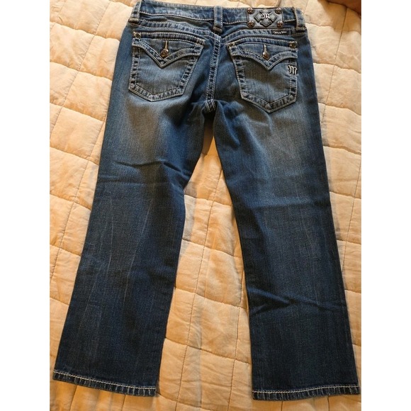 Size 29 Miss Me Jeans Women's Signature Embroidered Capri Flap Pockets Bling EUC - Picture 2 of 11